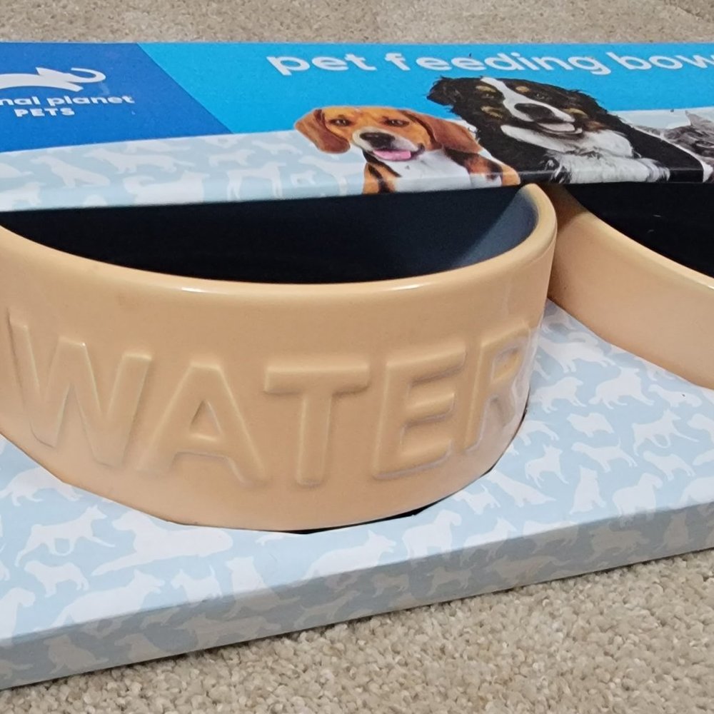 Pet bowl set.. med/large dog or cat.. New!